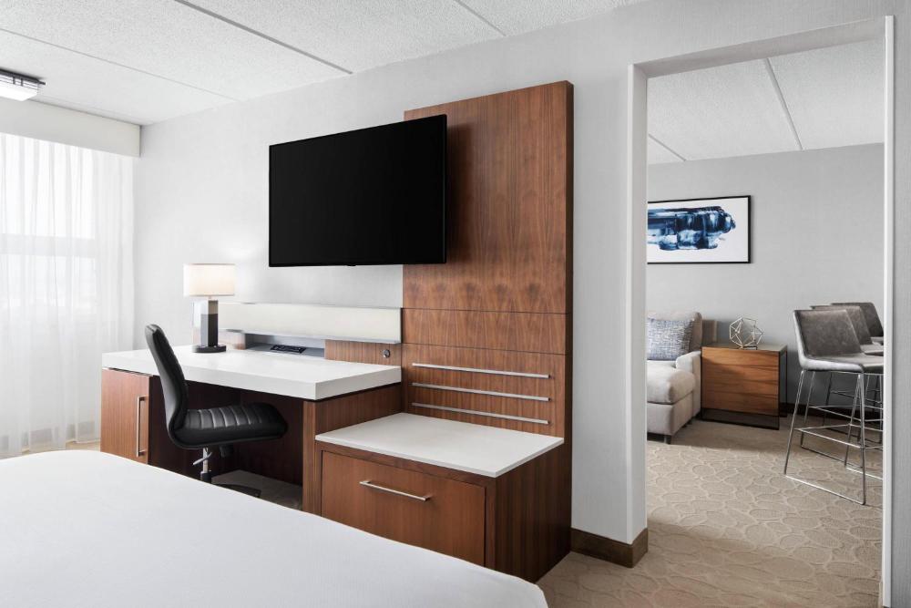1 Bedroom Suite, 1 King, Sofa bed interior